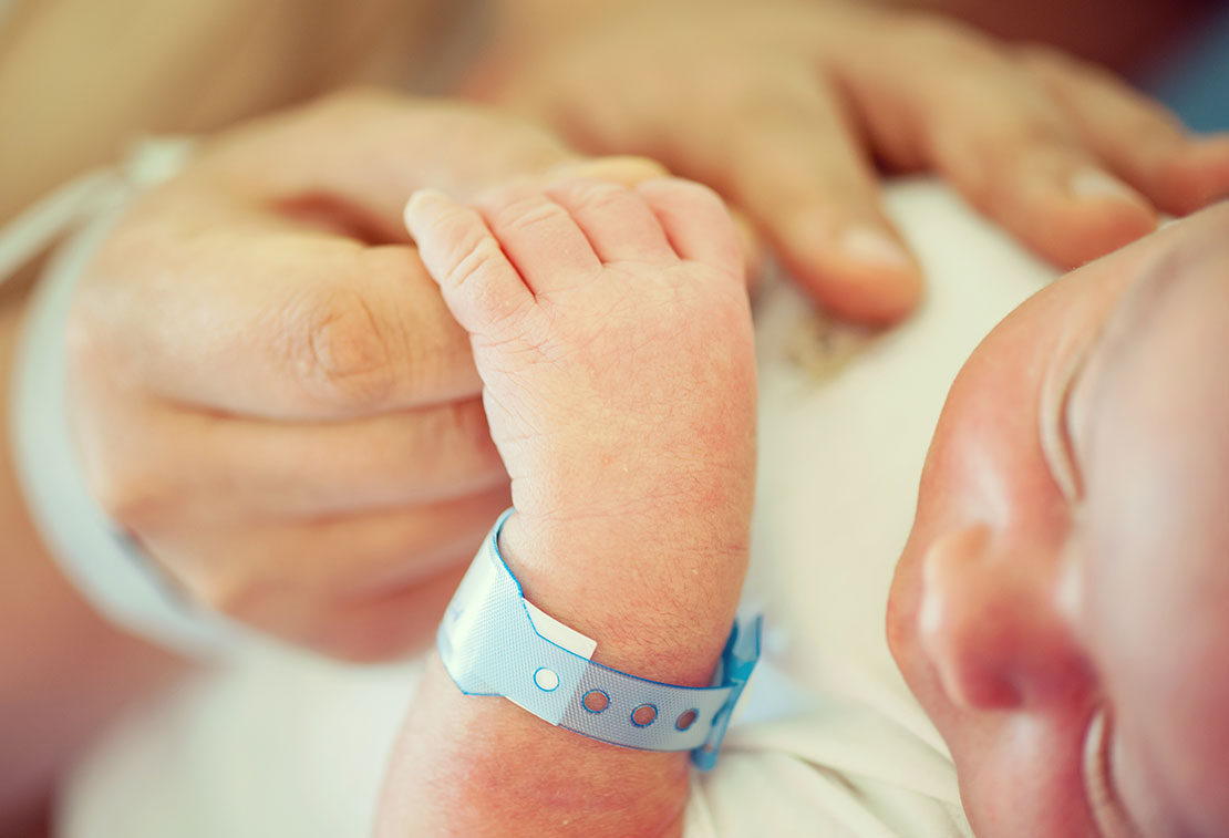 Bracelets de naissance en maternité : sécurité et confort pour mères et nouveau-nés