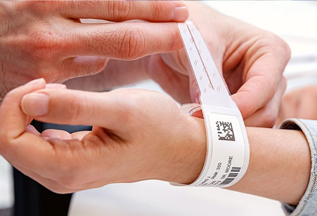 Bracelet hôpital patient : comment bien les choisir pour votre établissement de santé ?